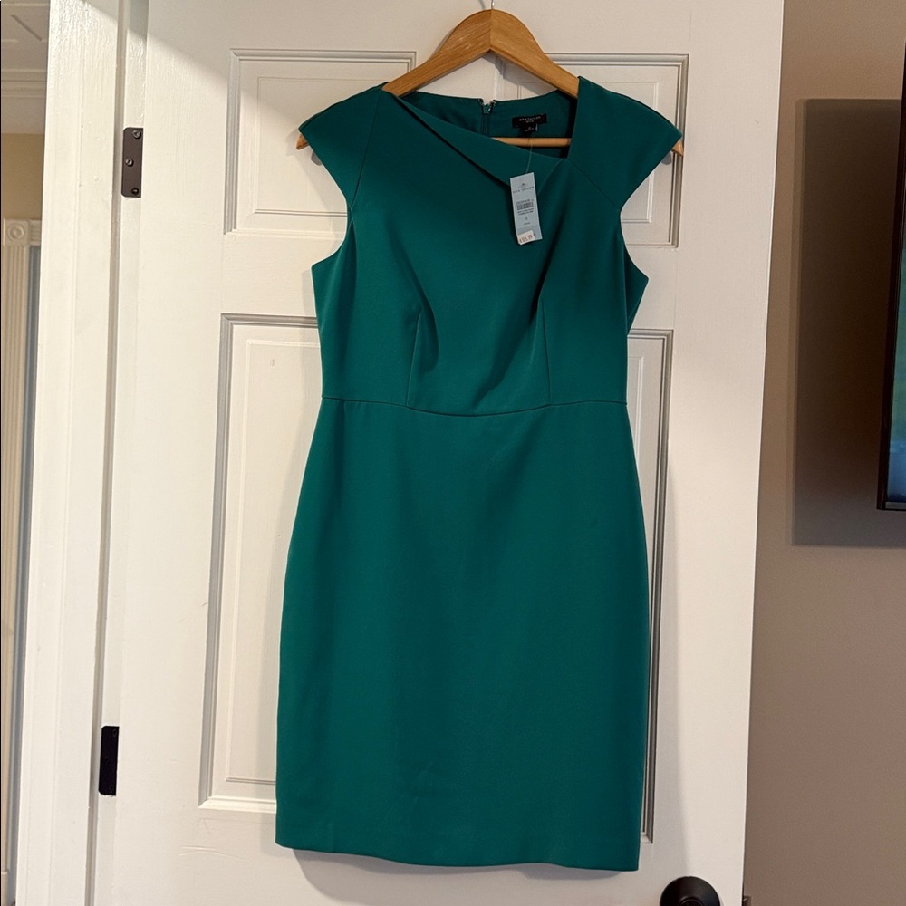 Elegant Green Sleeveless Dress